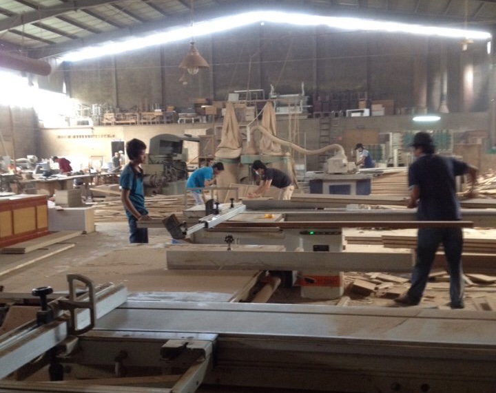 xuong san xuat noi that