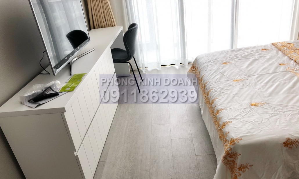 Cho thuê Vinhomes Golden River tầng 32 A2 đủ nội thất 3 phòng ngủ view sông