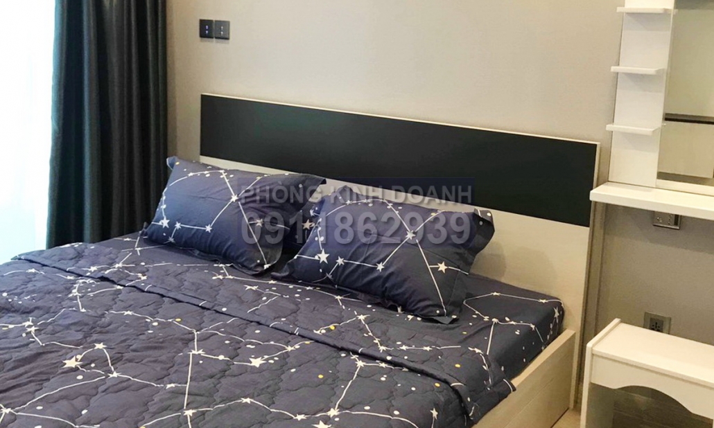 Căn hộ Vinhomes Golden River bán Lux 6 2 phòng ngủ căn số 1 77m2 view sông