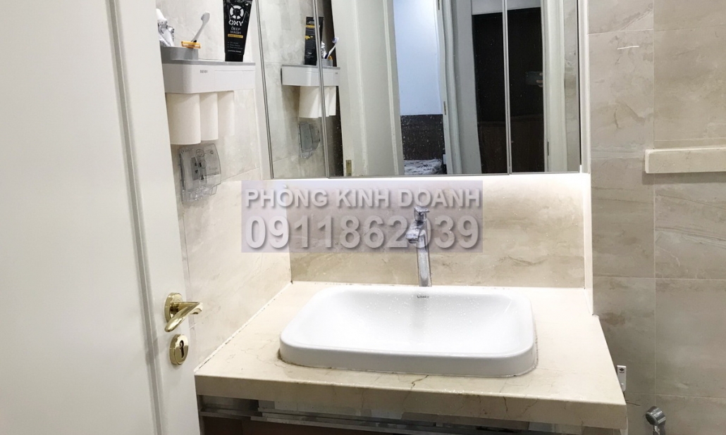 Cho thuê Vinhomes Golden River lầu 35 A1 nội thất xịn 1 phòng ngủ view sông