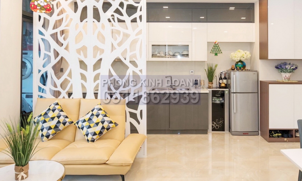 Vinhomes Golden River cho thuê view hồ bơi 2 phòng tầng 4 A4 nội thất đẹp